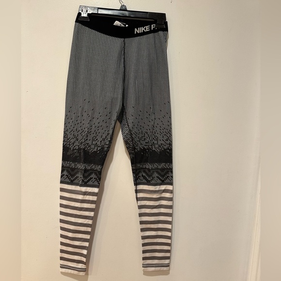 Nike Pants - Nike Black and Gray Gradient Leggings
